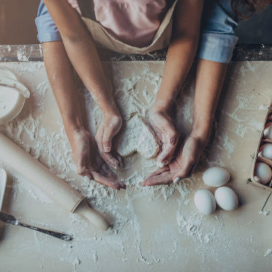 לב מבצק וסימני ידיים